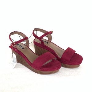 Kensie Burgundy “Timothy” Platform Sandals